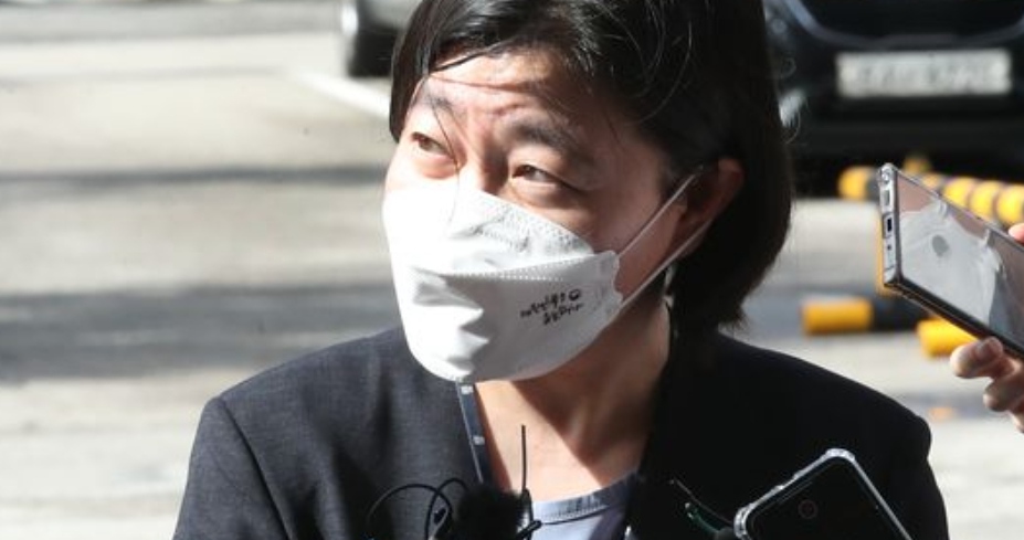  법원, 임은정이 낸 재정신청 기각 ‘한명숙 위증 교사 수사 방해’ 윤석열 무혐의 처분은 정당 애매한 끼인 돌 입장 인권부 배당 검찰총장 권한 윤 대통령 등을 불기소처분