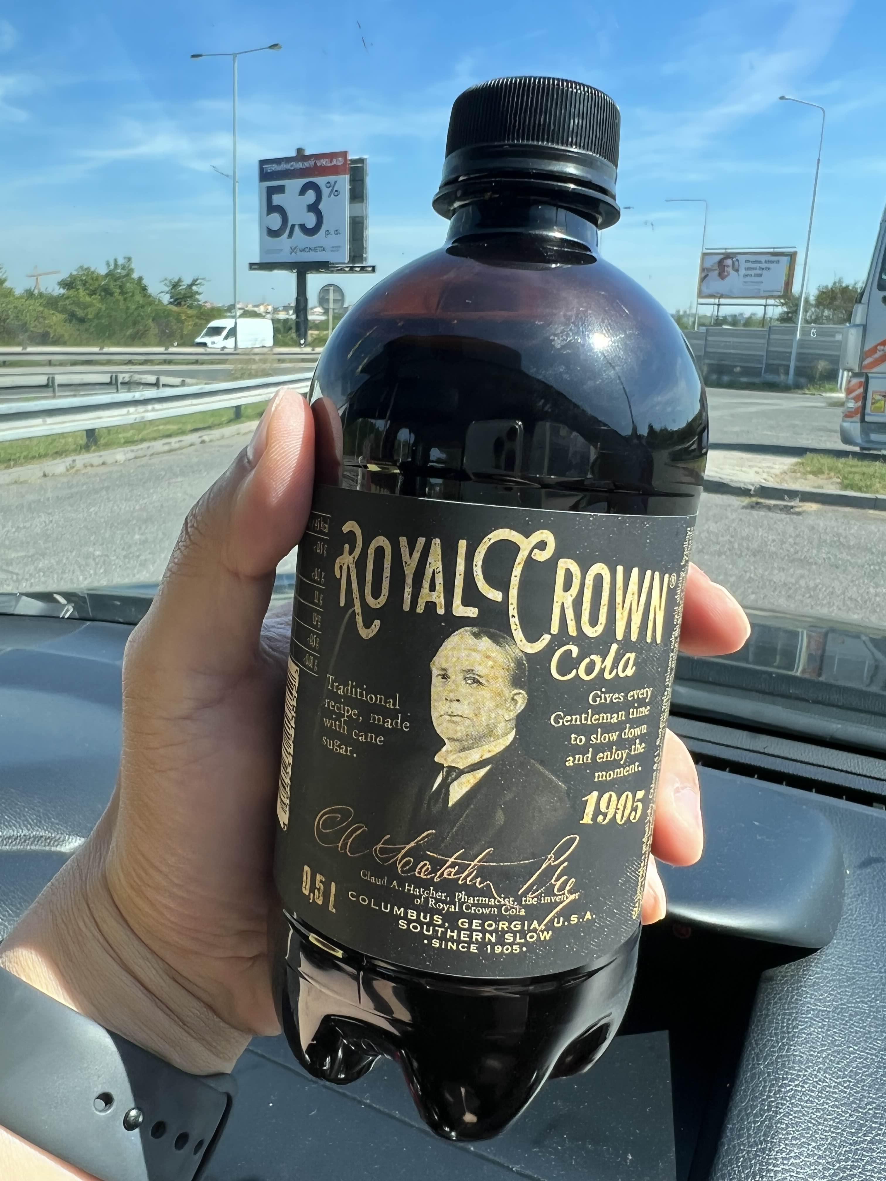  체코 공화국(Czech Republic)에서 로얄 크라운 콜라(Royal Crown Cola) 마시기