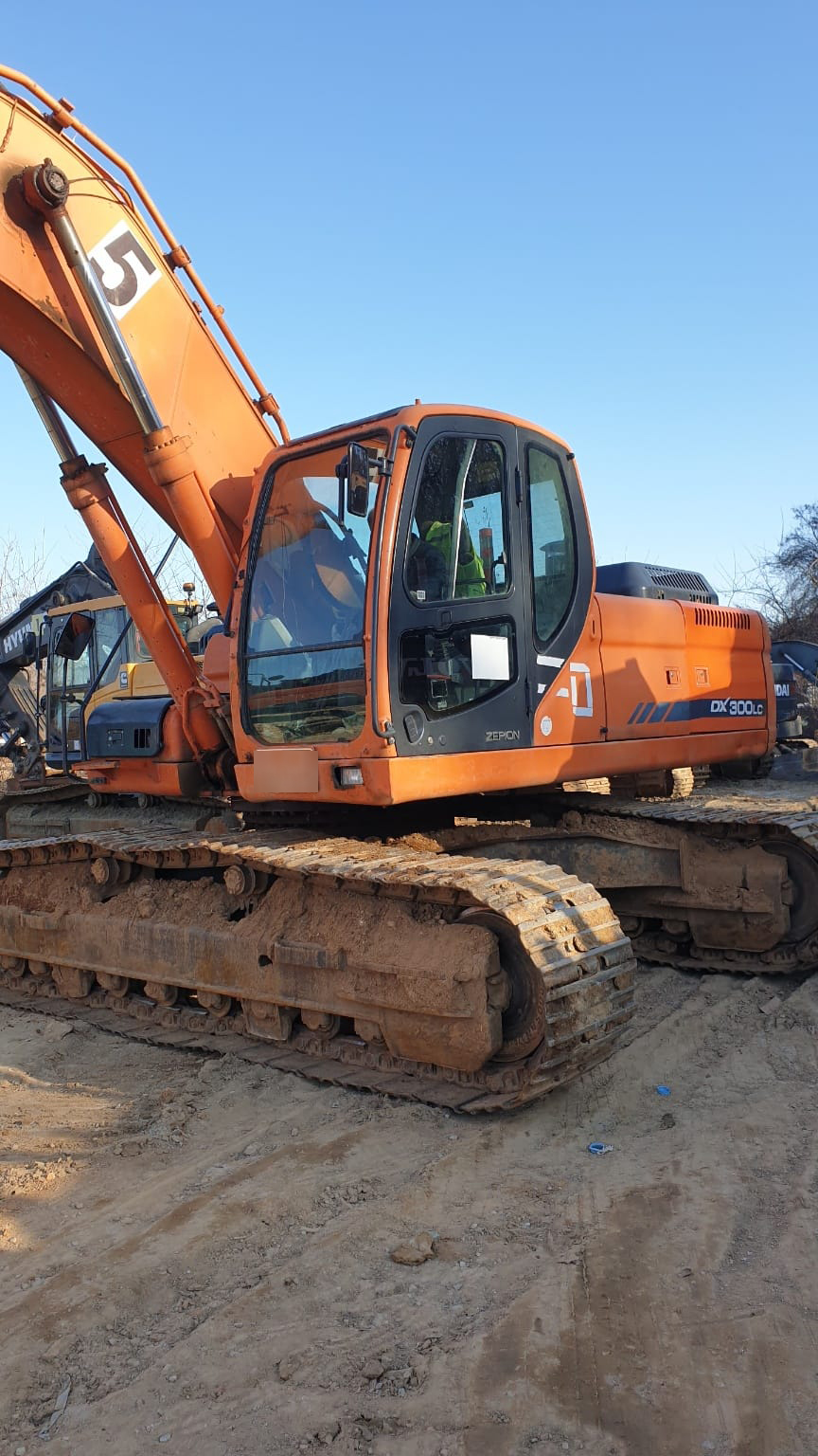  두산 DX300LC 2006년식 3900만원 판매합니다.