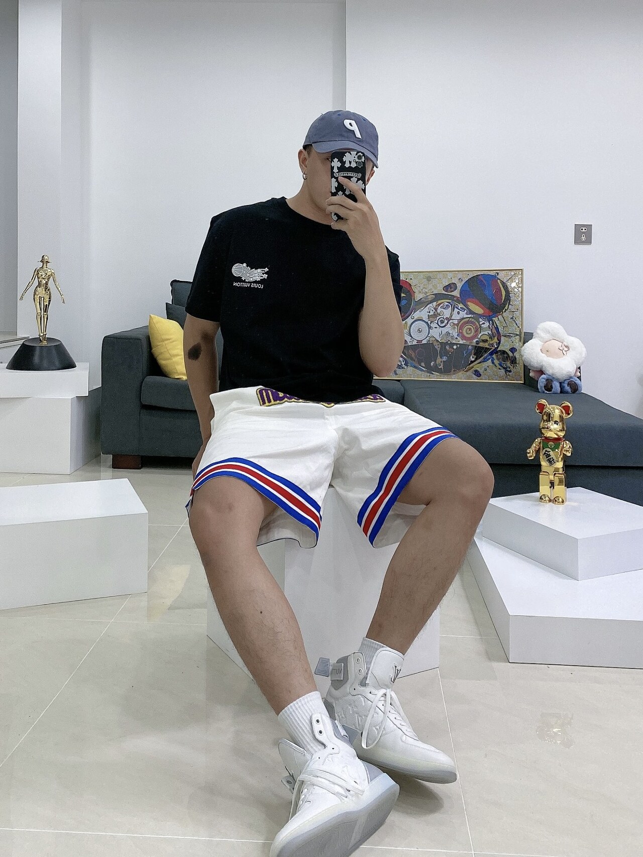  [LOUIS VUITTON x NBA] 루이비통 X NBA VIC 로고 반팔 티셔츠 (2 COLOR)