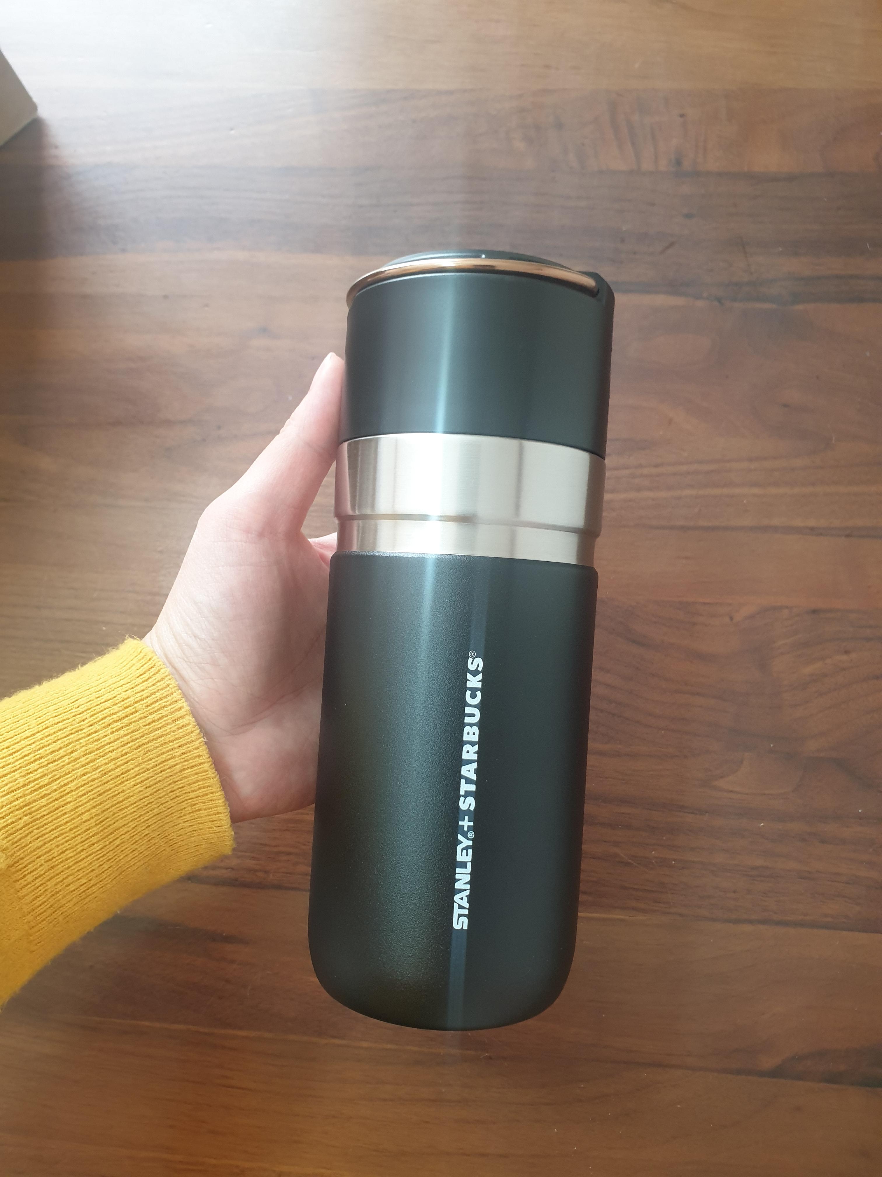  세련되고 깔끔한 스타벅스 ss 블랙 앤 골드 스탠리 보온병 텀블러 500ml