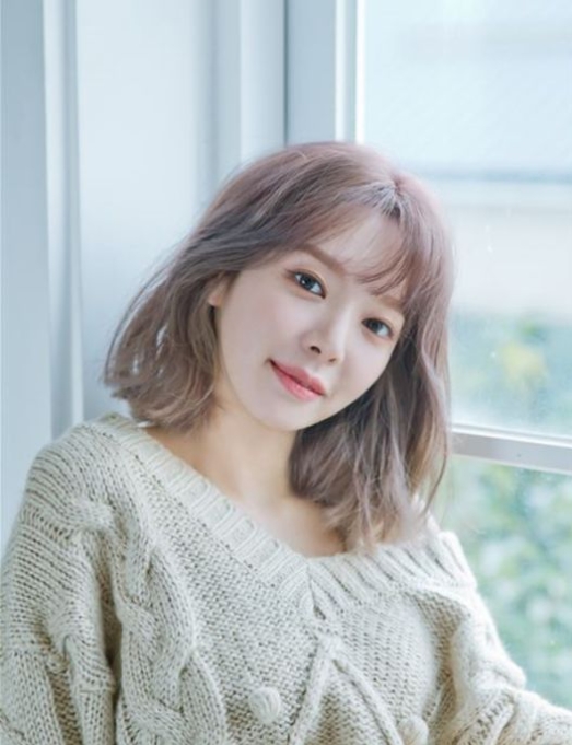  초아 홀로서기 모델 발탁 유튜브로 복귀 구독자 수 25만 명 돌파 성공적 복귀 민아 AOA 폭로전 재조명