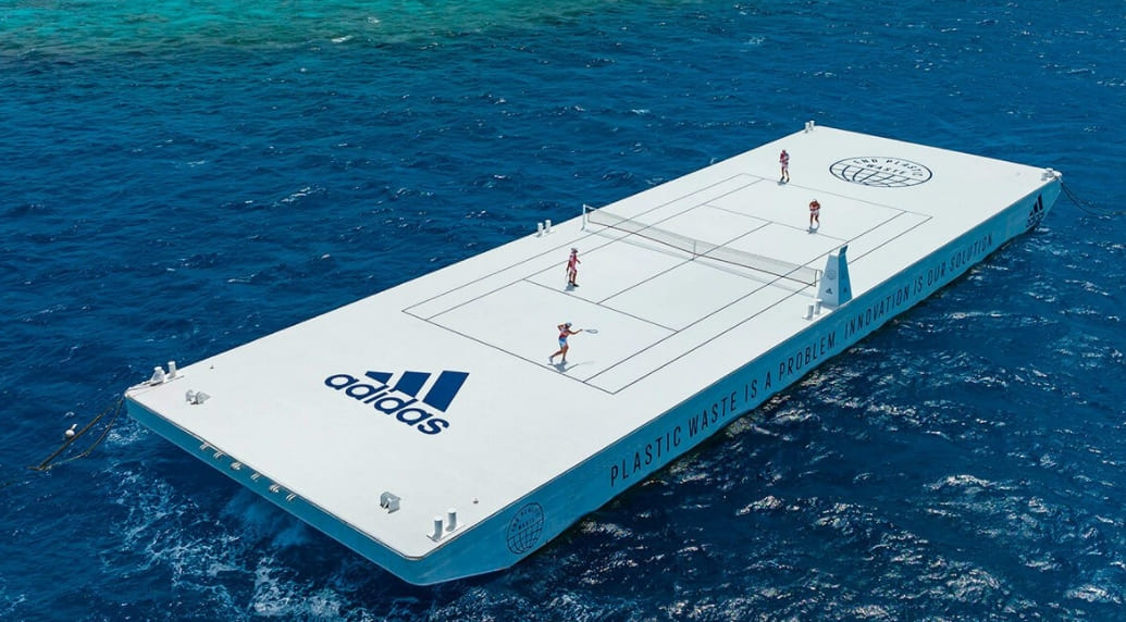  아디다스의 떠다니는 재활용 테니스 코트 VIDEO: Adidas + parley serve a recycled tennis court on australia's great barrier reef