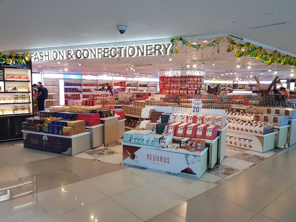 인도네시아 자카르타 수카르노 하타 국제공항 면세점 - 식품 & 패션 코너
