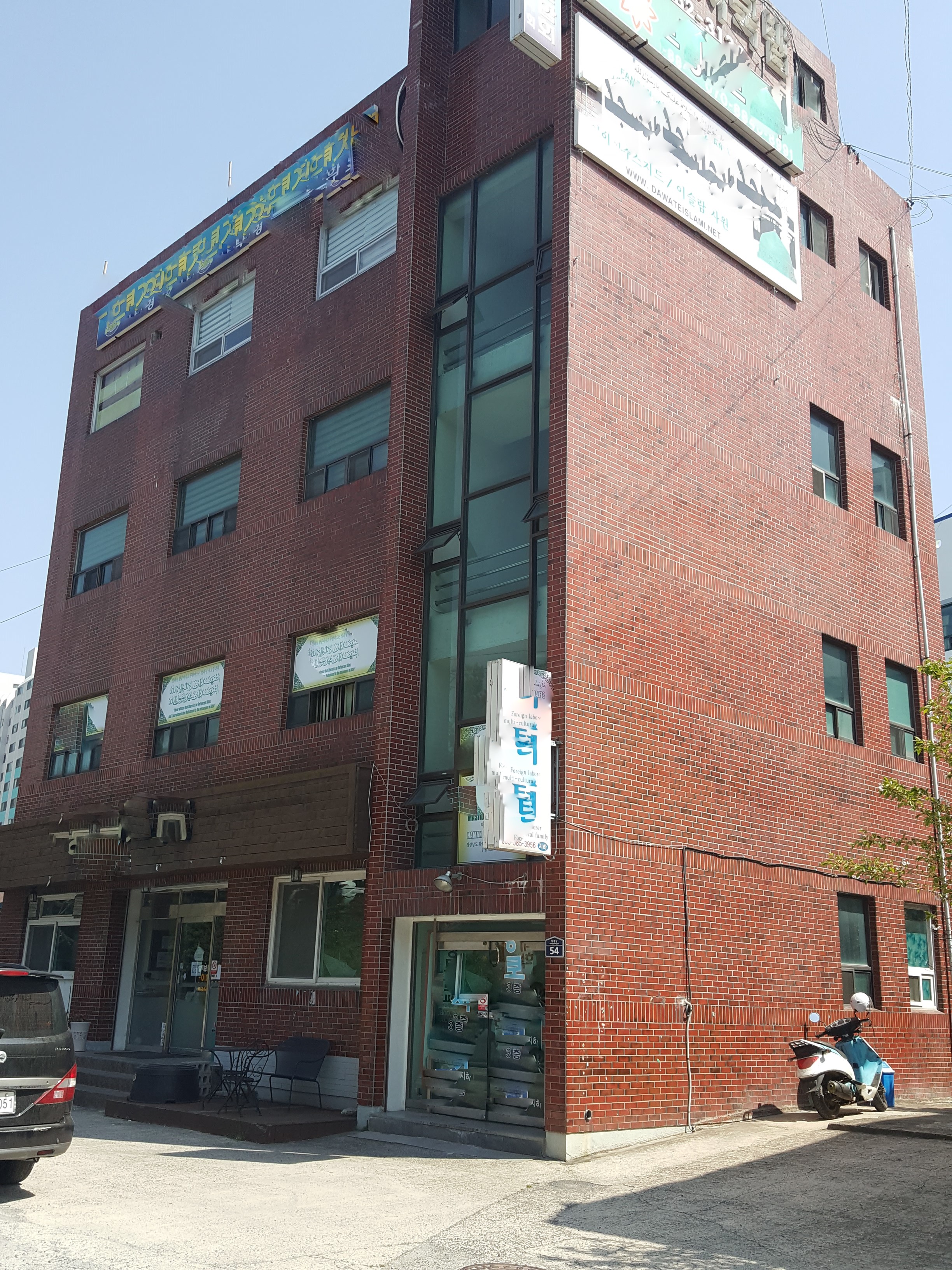  (땅나라 243번) 경남 함안시내 인근  도로변 4층 통건물  매매물건입니다. /  문의 055)585-0053