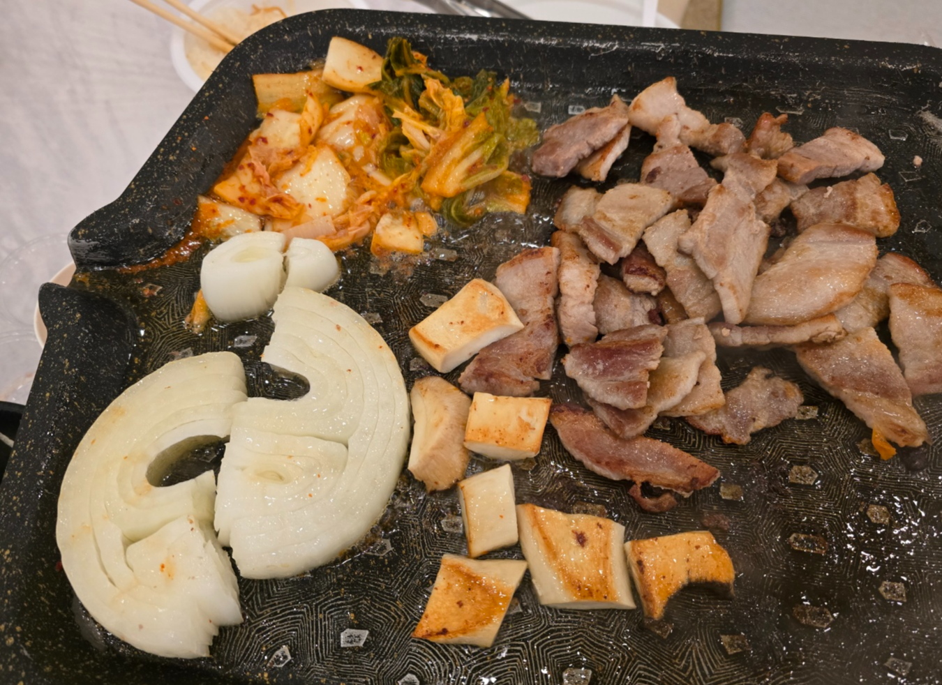 맛있게 구워진 삼겹살