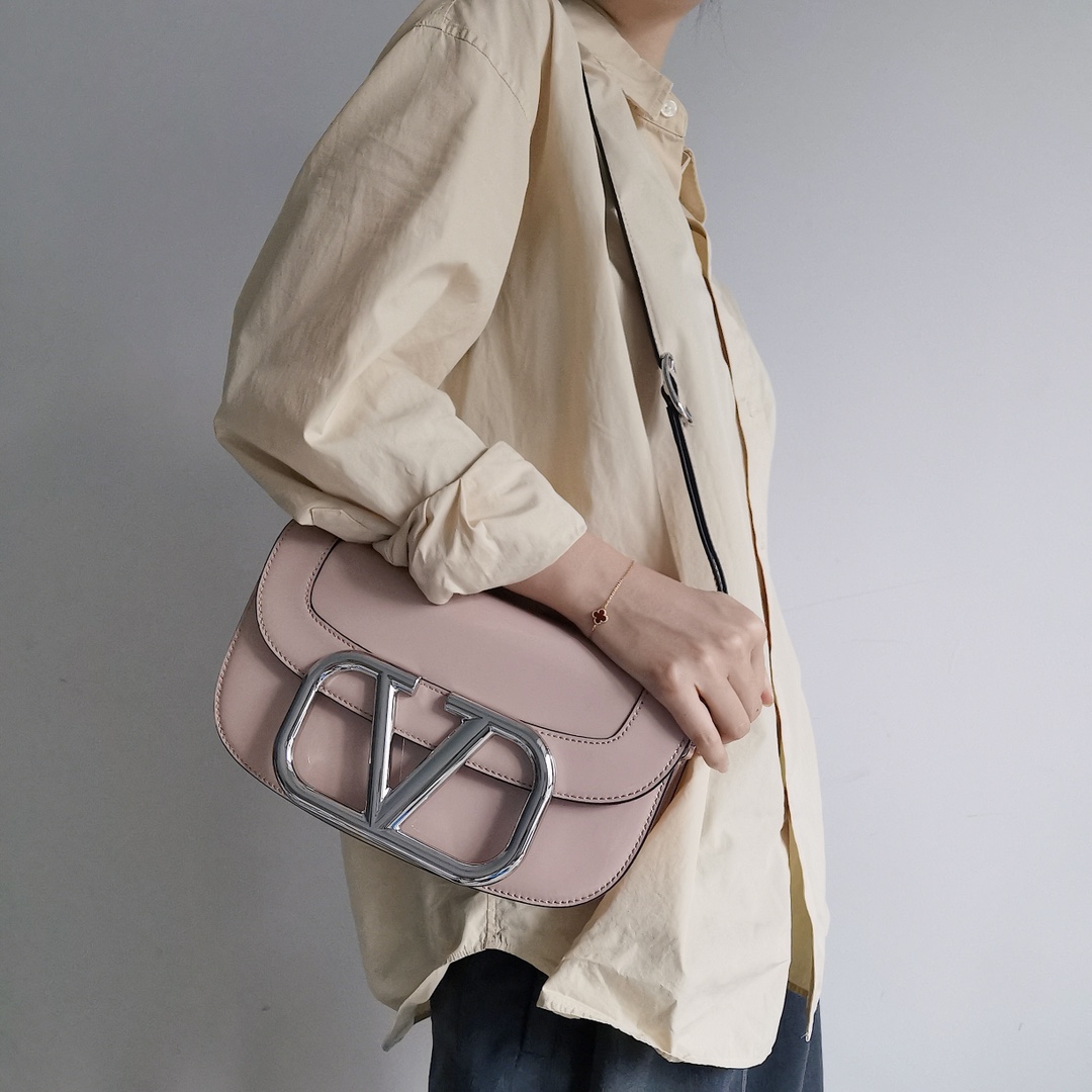  [VANELTINO] 발렌티노 에나멜 SUPERVEE 슈퍼비 크로스 바디 백 (2 SIZE)