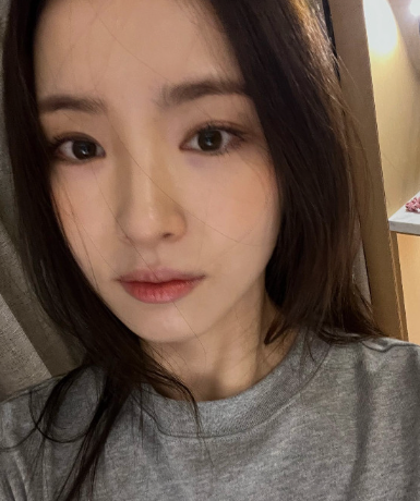  신세경, 유튜브 수익금 기부