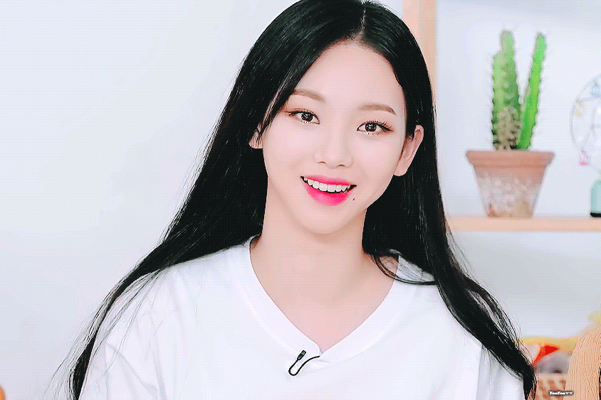  에스파 컴백 기념 브이라이브 카리나 움짤 gif