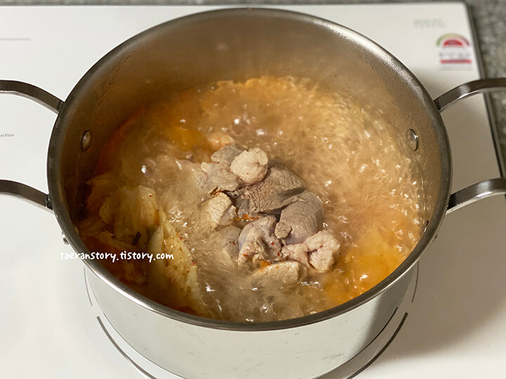고기-김치-끓이기