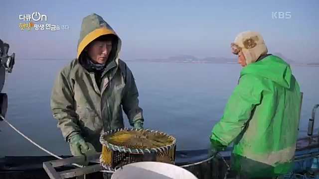 [190회] 다큐온 - KBS지역의 부활 1부 - 햇빛, 평생 연금을 주다] 지방 소멸이 가속화되고 있는 지금 한 지자체에서 실시.ts_20230328_203928.871.jpg