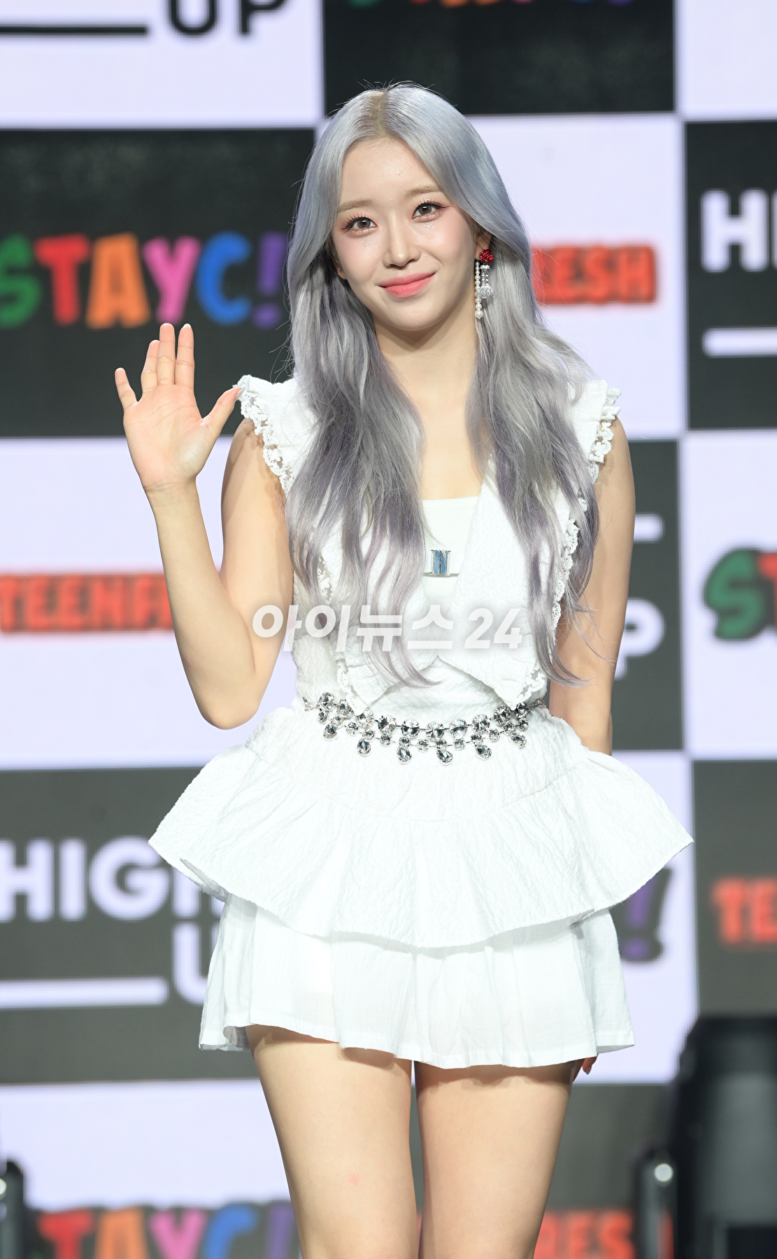 그룹 스테이씨 수민이 16일 오후 서울 강남구 청담동 일지아트홀에서 진행된 스테이씨(STAYC) 세 번째 미니 앨범 &#39;틴프레시(TEENFRESH)&#39; 발매 기념 쇼케이스에 참석하고 있다. [사진=정소희 기자]