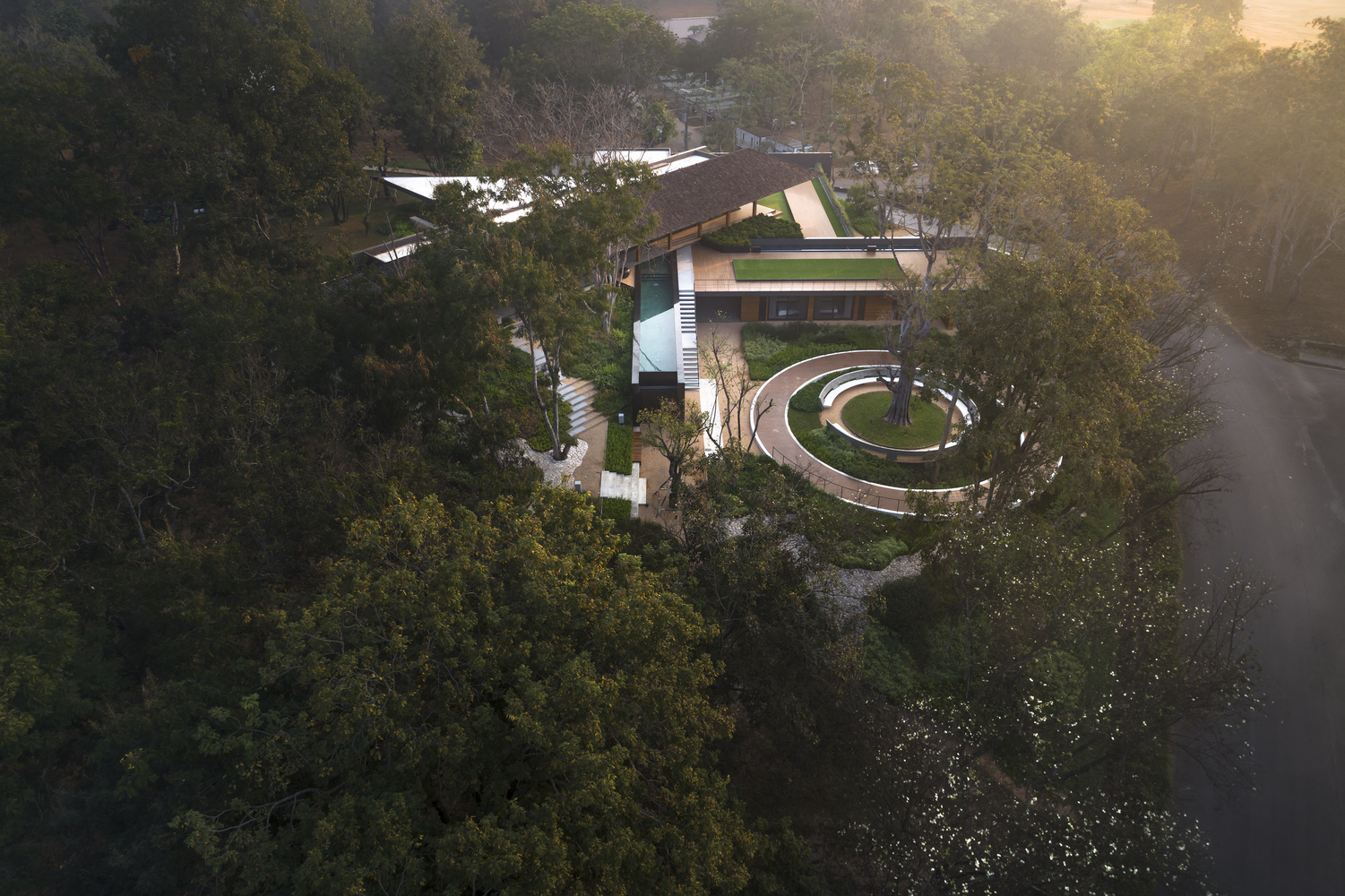  시간과 자연을 담은 트로피칼 건축 <Diagonal House>