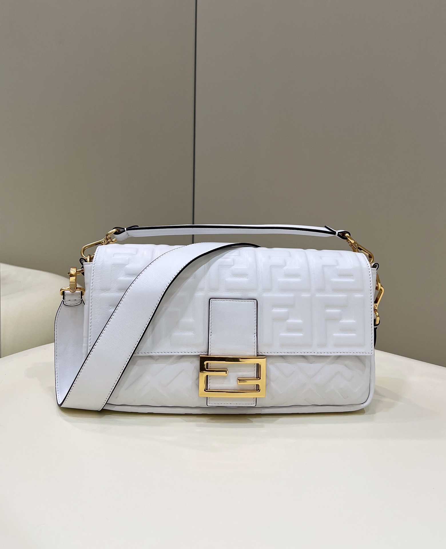  FENDI 펜디 바게트백 펜디가방 펜디숄더백 연예인가방 명품새삥