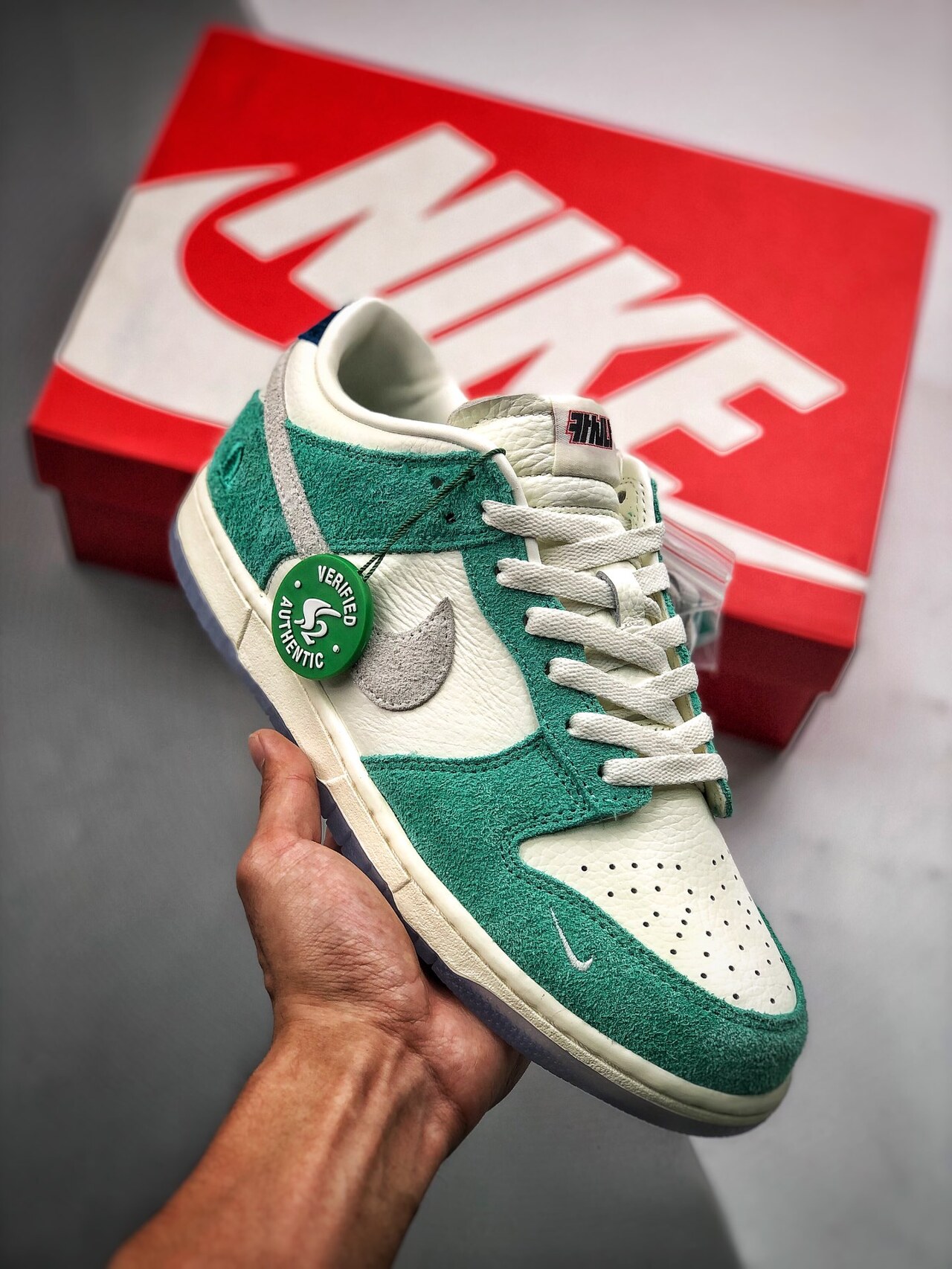  [NIKE x KASINA] S2 나이키 X 카시나 SB 덩크 로우 넵튠 그린 CZ6501-101