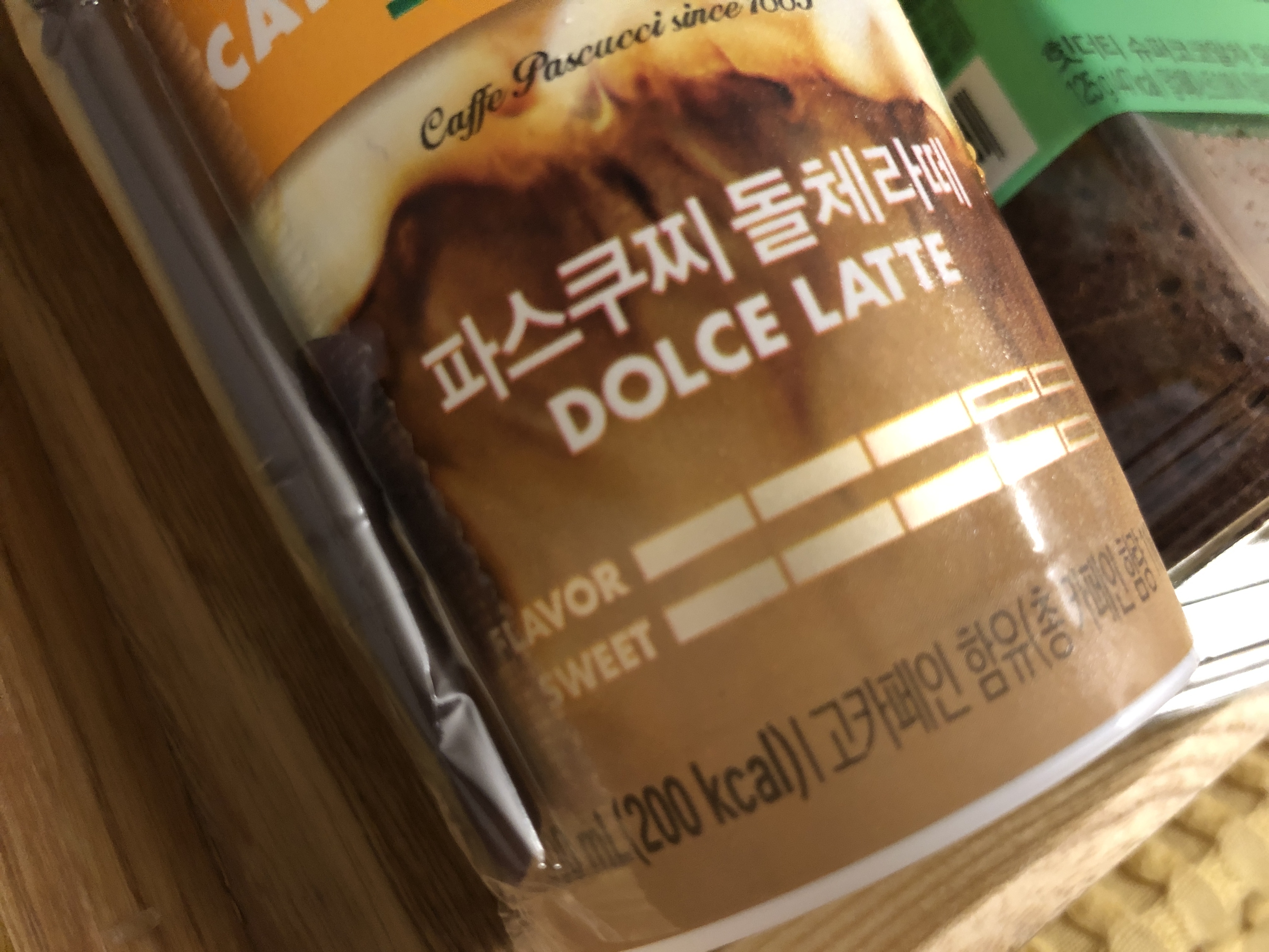 파스쿠찌_돌체라떼는_200칼로리이다