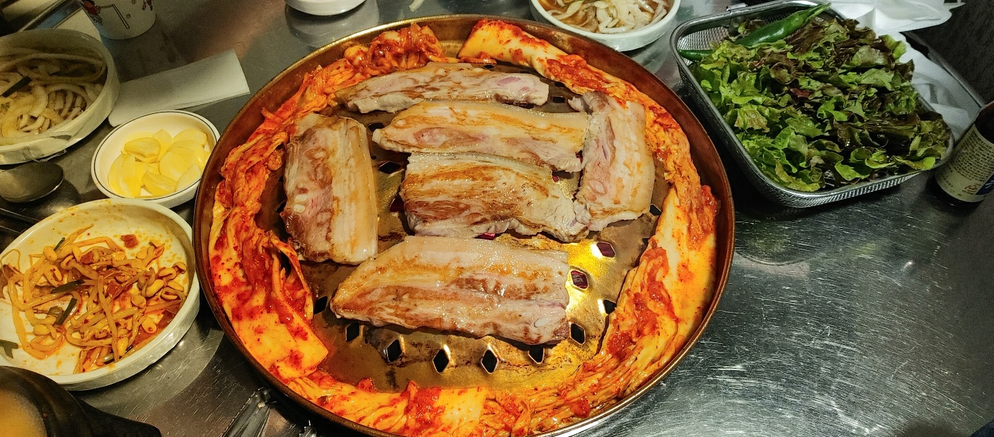  용산에서 삼겹살은 내가 일등이지!! 사랑방 숯불 화로구이 방문기..