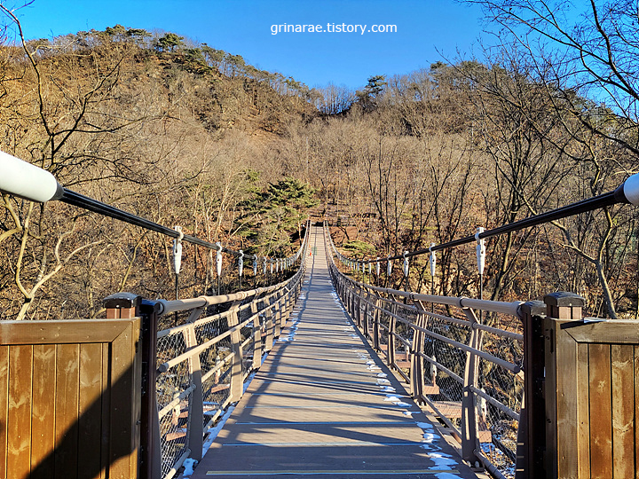 출렁다리-앞에서