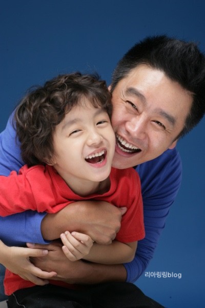사망키 어린이 두 번째 아트 디렉터 Studio KKI 캠프 장기적인 습관 작품활동 필모그래피 이광기 스튜디오 "키위치 주소 와이프 박지영 나이 직업 프로필 고향학력 14