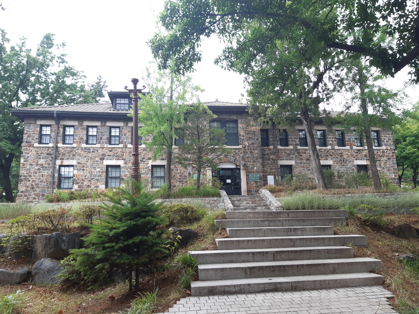  윤동주 시인이 기숙했던 연세대학교 핀슨관