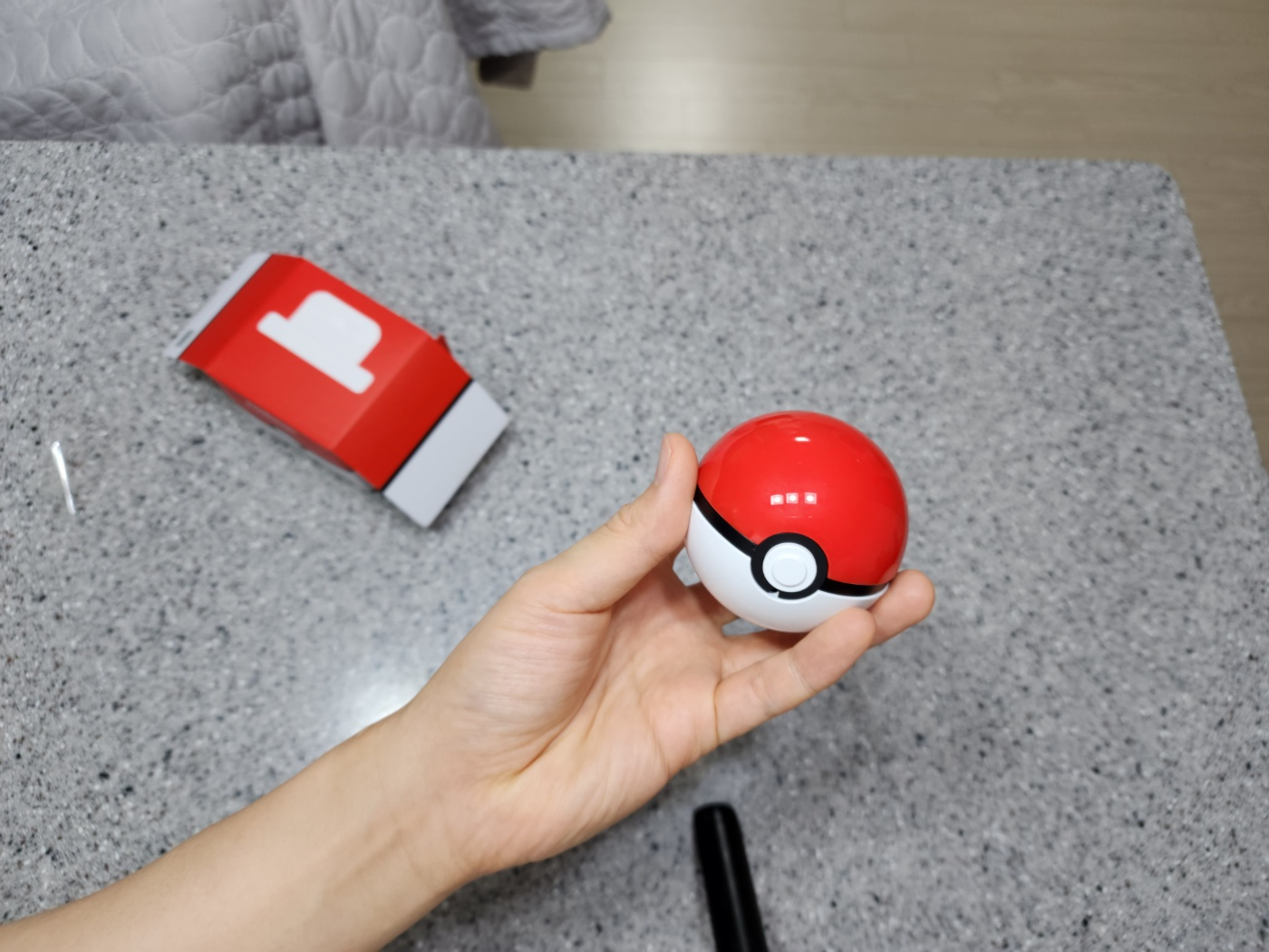 Samsung Galaxy Buds Pokeball 케이스 리뷰 1
