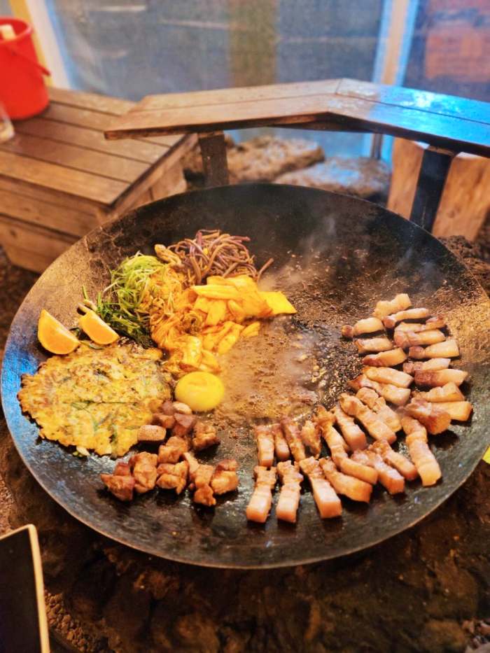 생방송 오늘저녁 한라산 뷰 캠핑장 서귀포 솥뚜껑 제주 흑돼지 바베큐 맛집