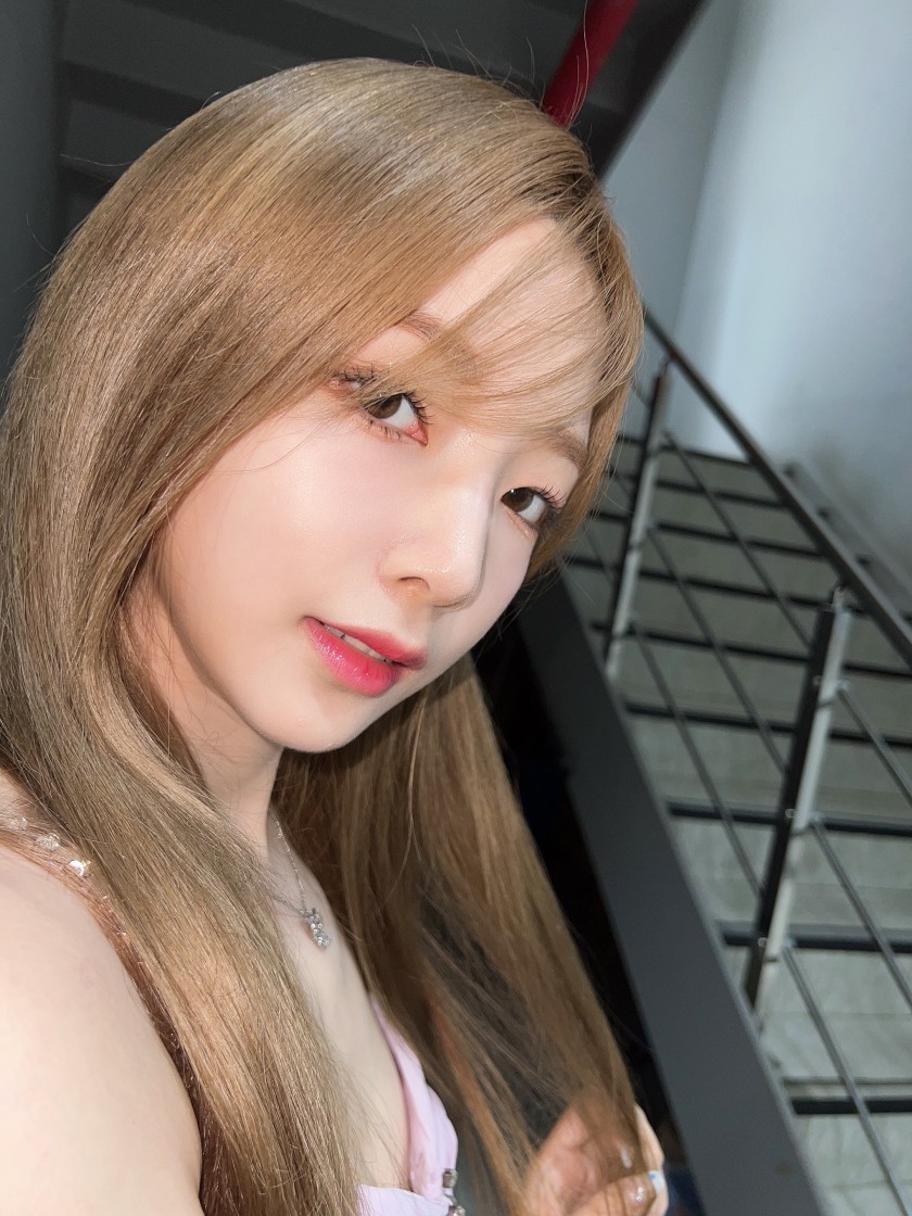  드레스 셀카 로켓펀치 연희