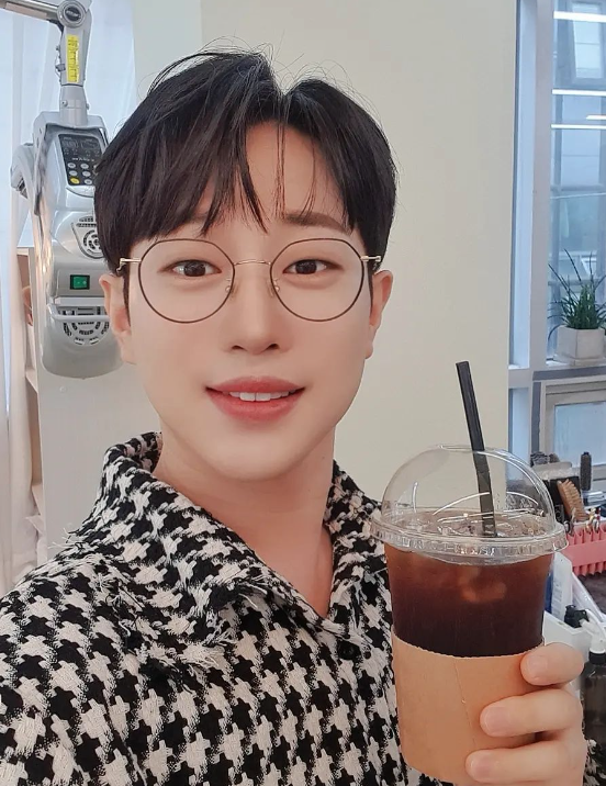  안성훈/내일은 미스터트롯/프로필/팬카페/소속사/노래모음링크첨부