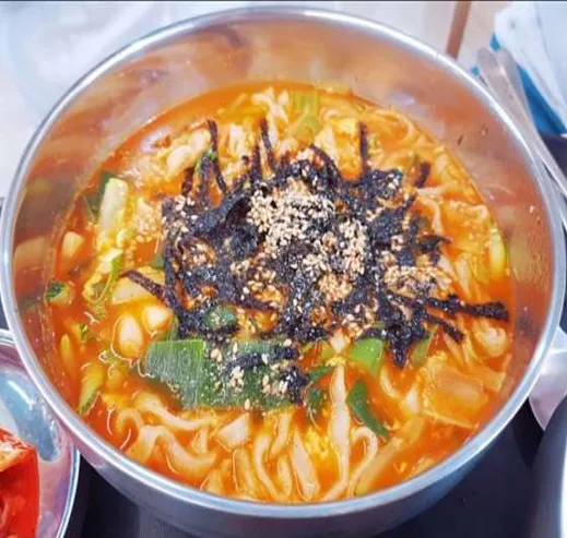 이층칼국수