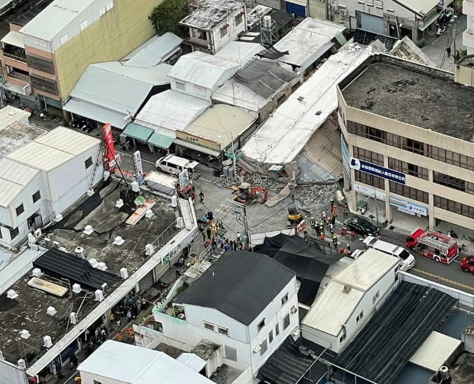 대만 동부 규모 6.8 지진 발생 VIDEO: Strong earthquake hits southeastern Taiwan&#44; building collapse