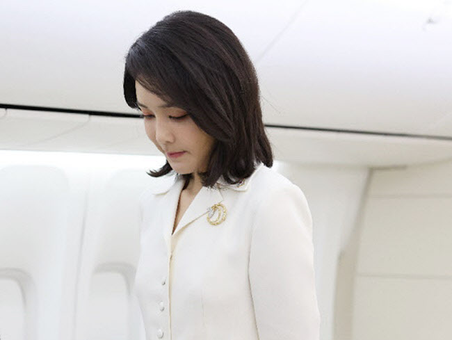  "김건희는 무당" "호위무사 강신업".. 논란의 유튜버는 결국