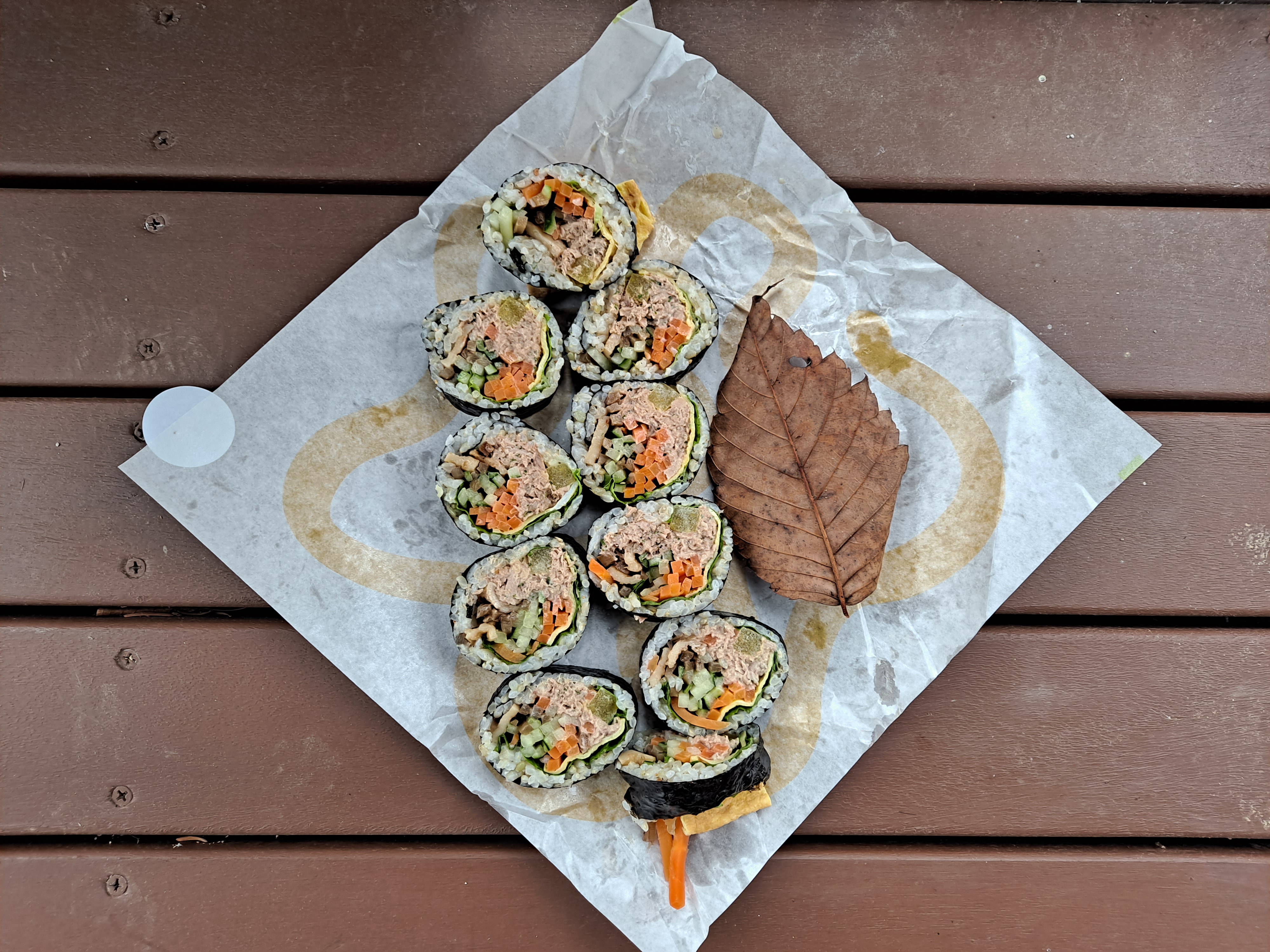  촉촉하고 고소한 맛, 참치김밥(Tuna Gimbap)