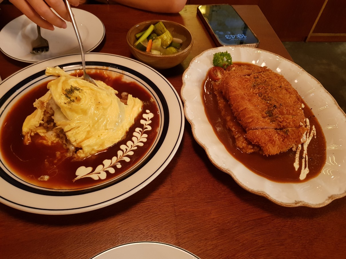 호치민 2군 타오디엔 퓨전 일식집 Dotori Dining - TORNADO OMEMLET RICE & CURRY PORK CUTLET