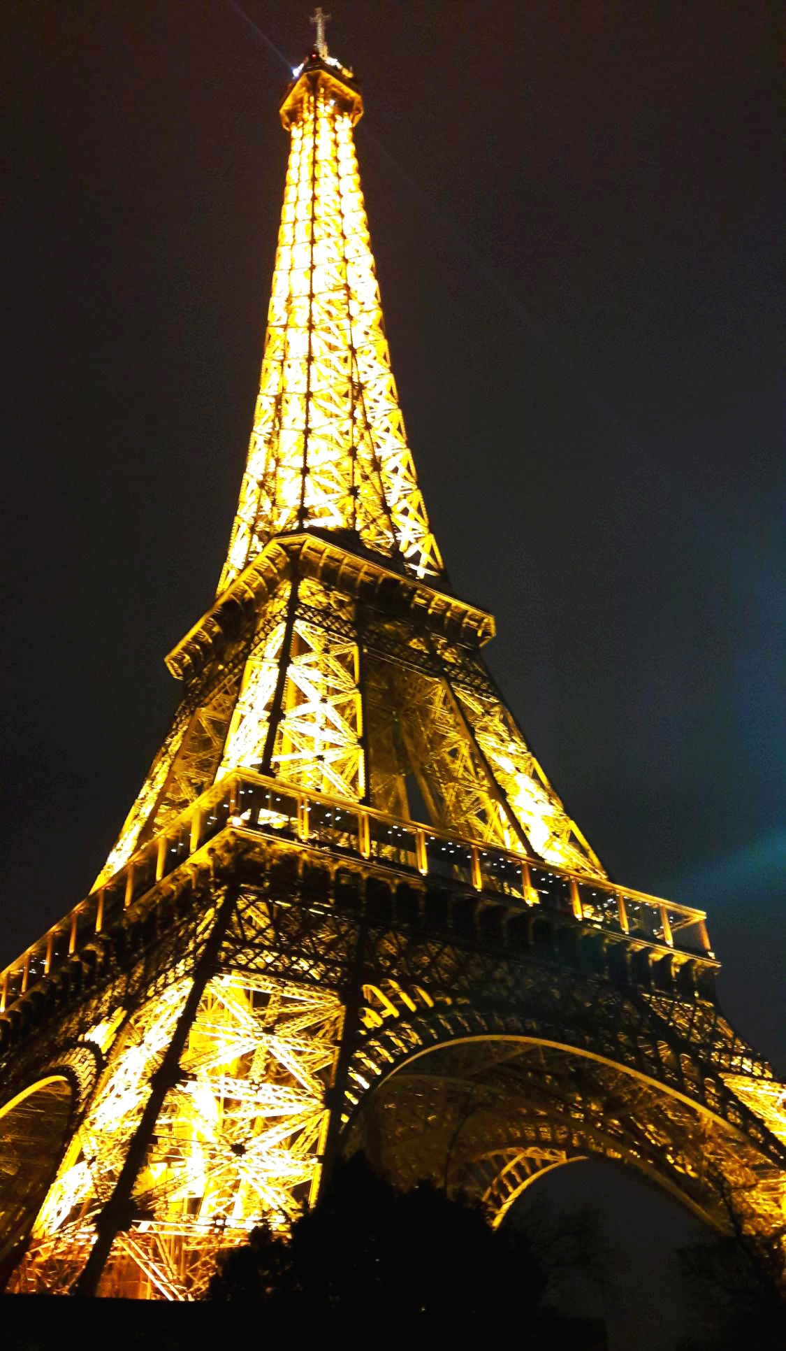 프랑스 파리 밑에서 본 에펠탑