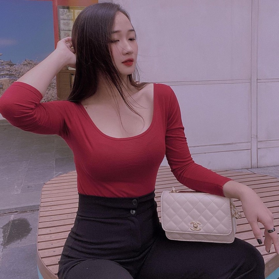  베트남 초등학교 여교사 겸 모델 푸엉타오