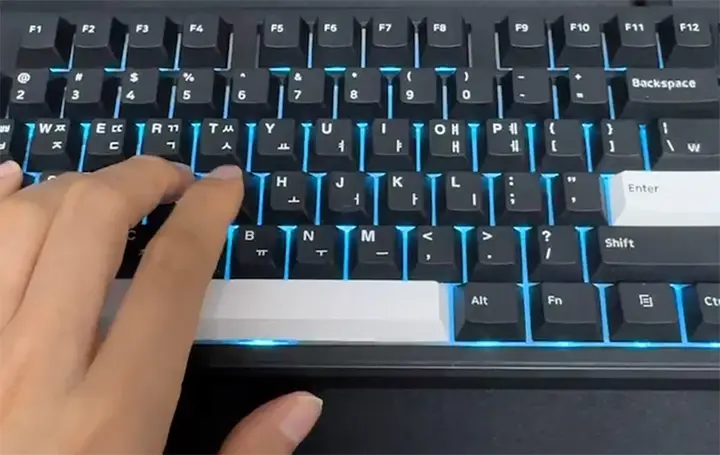 F99와 F87 pro 키보드의 입력 지연시간 차이가 있나요