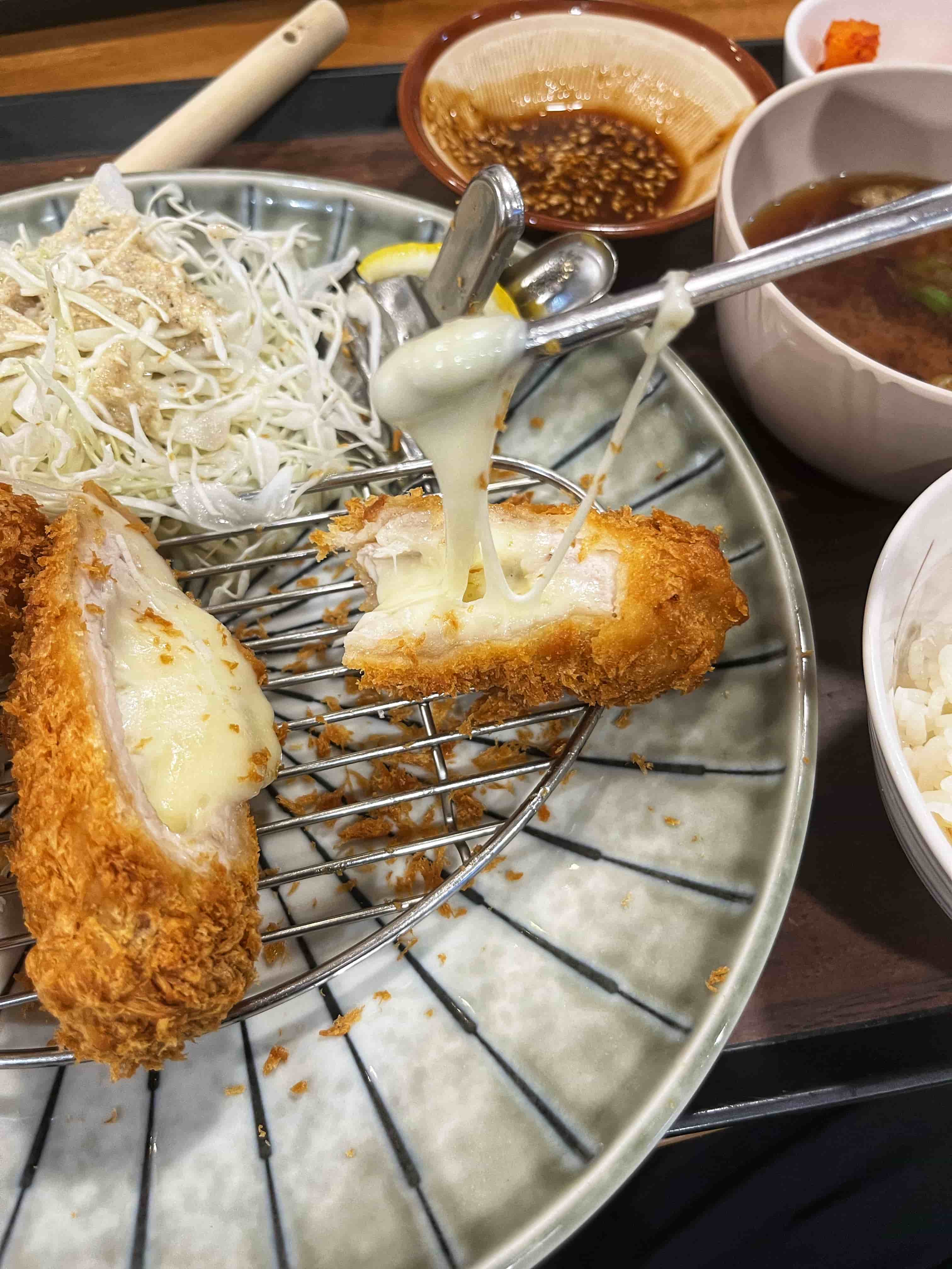 치즈가츠-치즈-늘어나는-사진