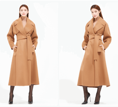 수지-코트로-유명한-드라마에서-직접-입었던-코트를-입고있는-피팅모델-사진