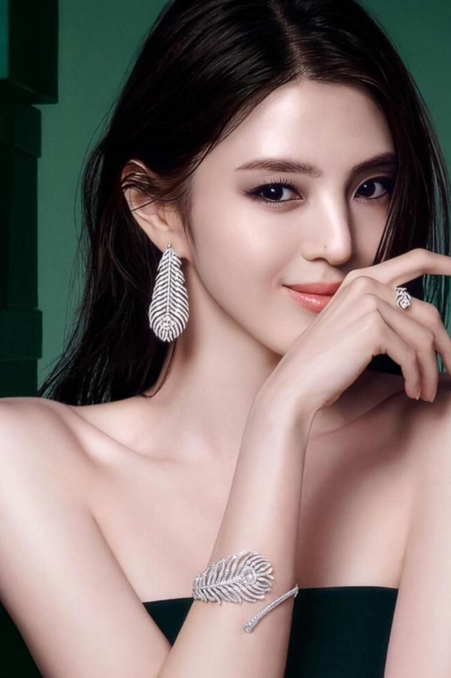  한소희 부쉐론 화보사진