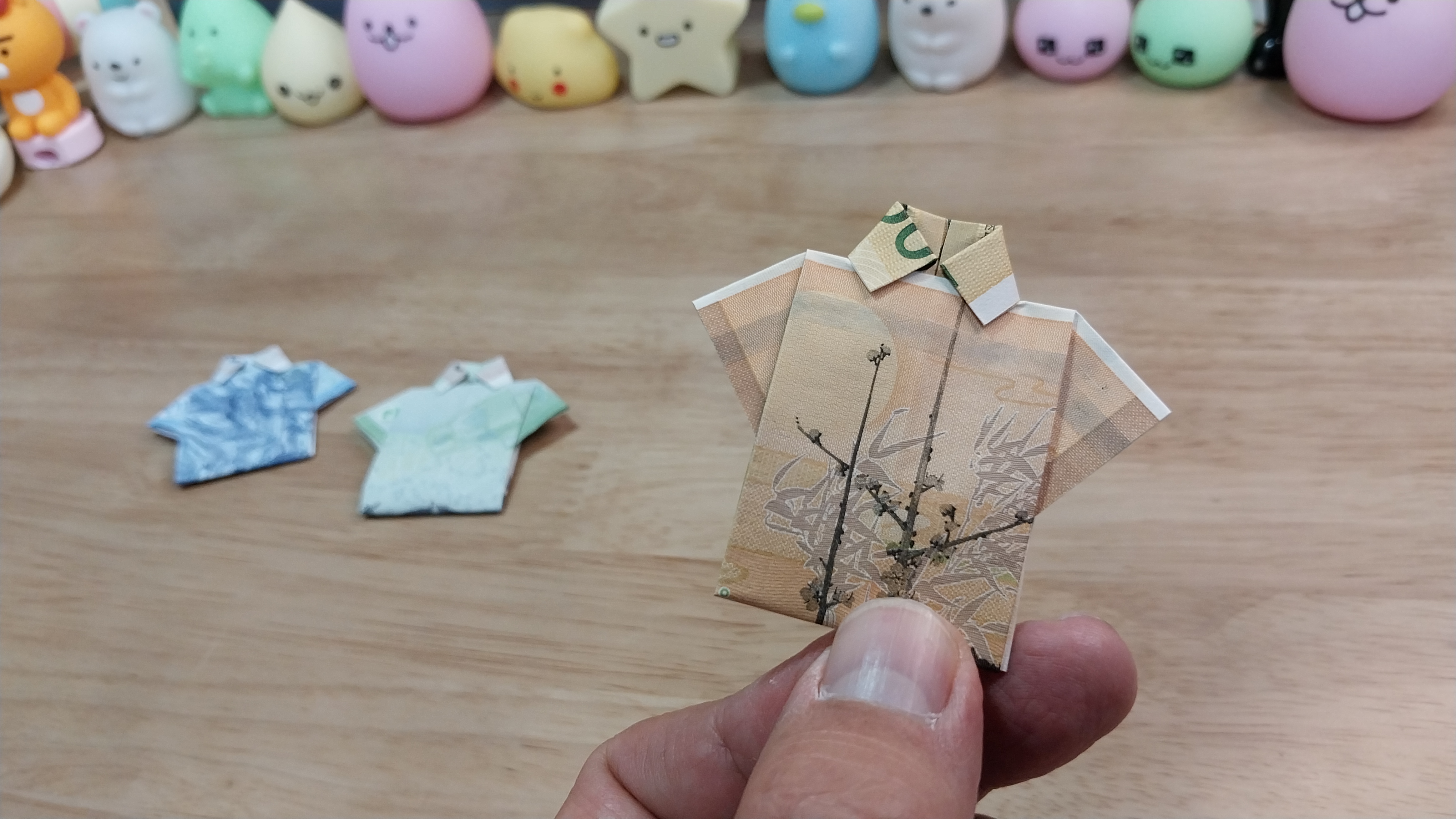 현금으로 티셔츠, 셔츠 옷 접기