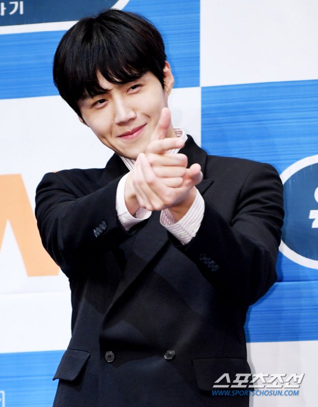 [단독] 김선호 광고주 여론도 돌아섰다..대기업 CF 부활+'슬픈열대' 재확정(종...