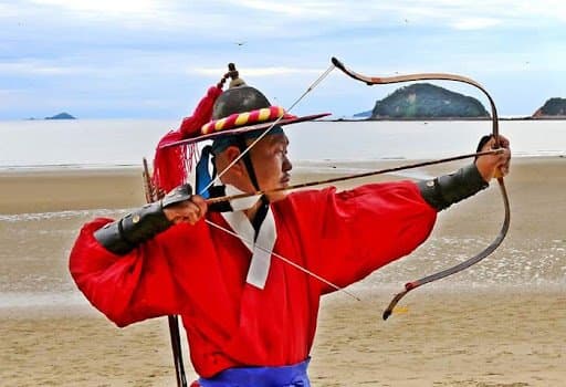일본의 활, 화궁(和弓)이 국궁에 비해 엄청 큰 이유.jpg