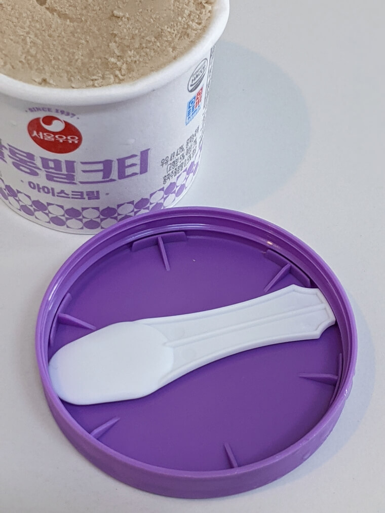 서울우유 살롱밀크티 뚜껑에 동봉된 작은 스푼