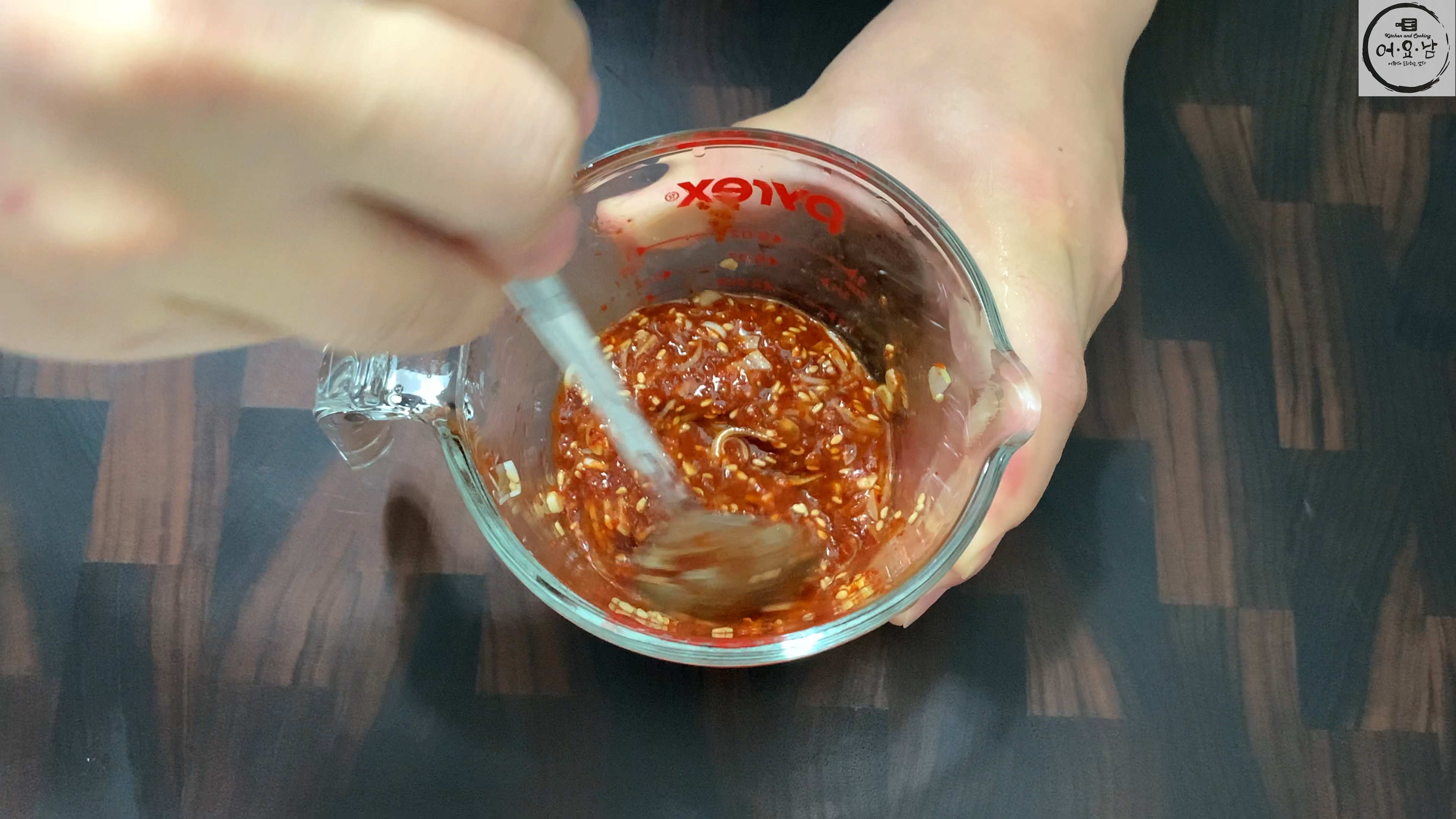 봄동무침-양념만들기2