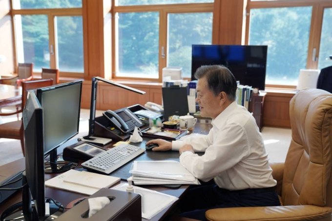  文 대통령도 현대 캐스퍼 사전예약