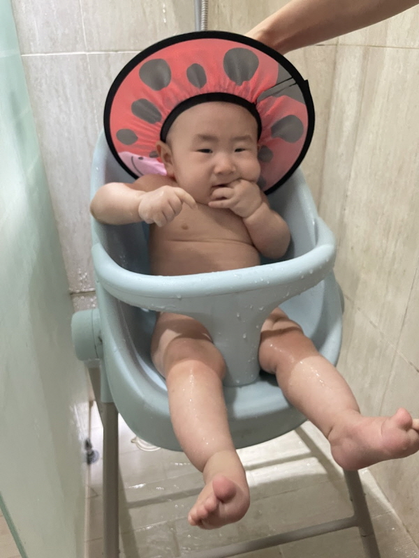 아기 목욕 앉아서 하기