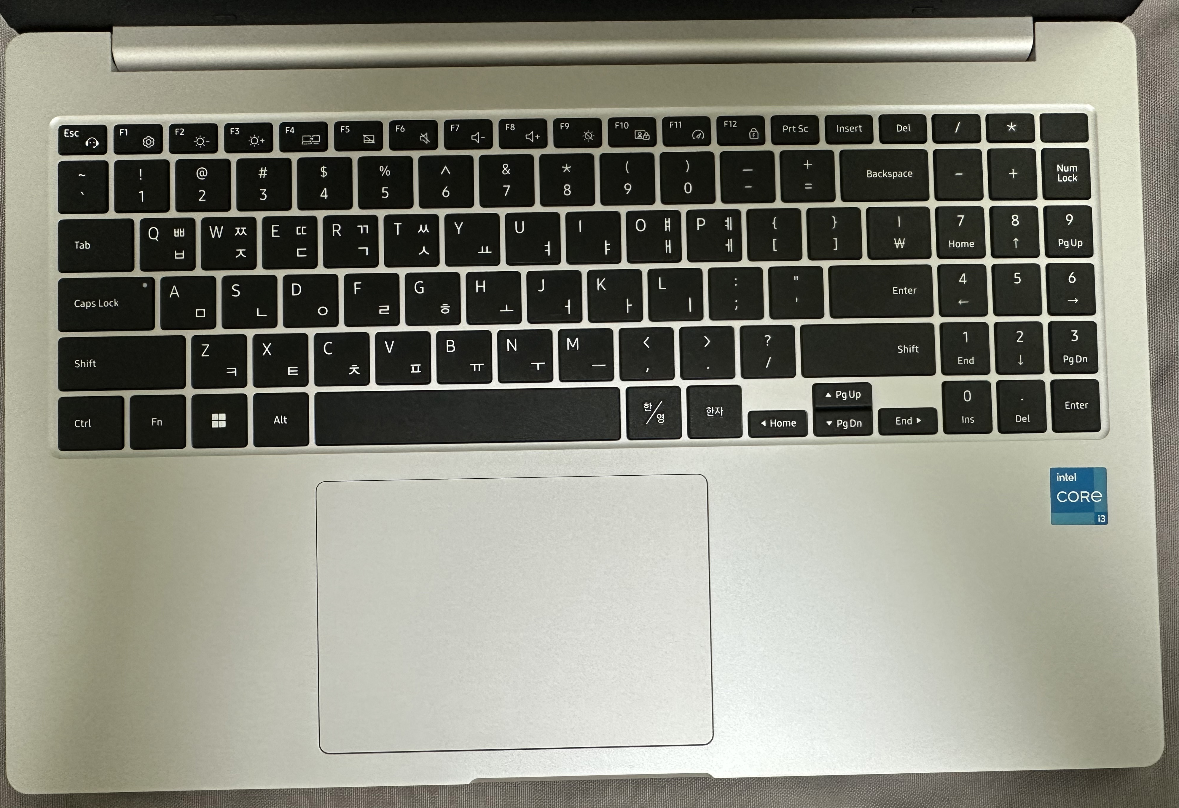 Samsung Galaxy Book2 (NT550XEZ-A38AS) Keyboard