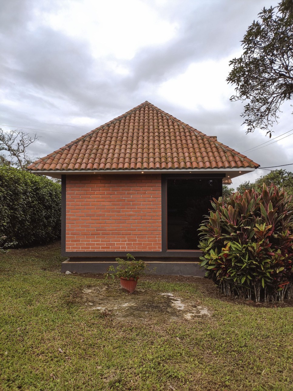 구조의 홀리데이 홈, Casa PR21008 by Engawa Archlab 포치 겸 거실? 이런 집 처음이야! 독특한 9