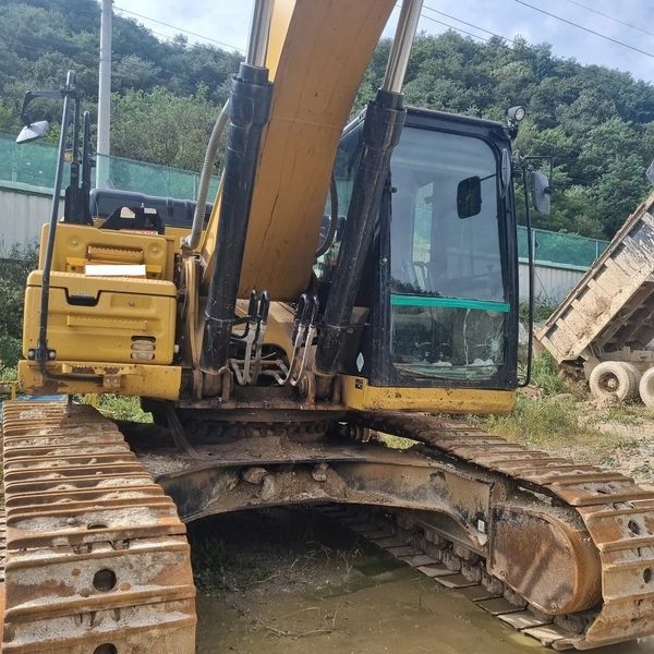  캐타필라 330FL 2019년식 1억500만원 판매합니다.