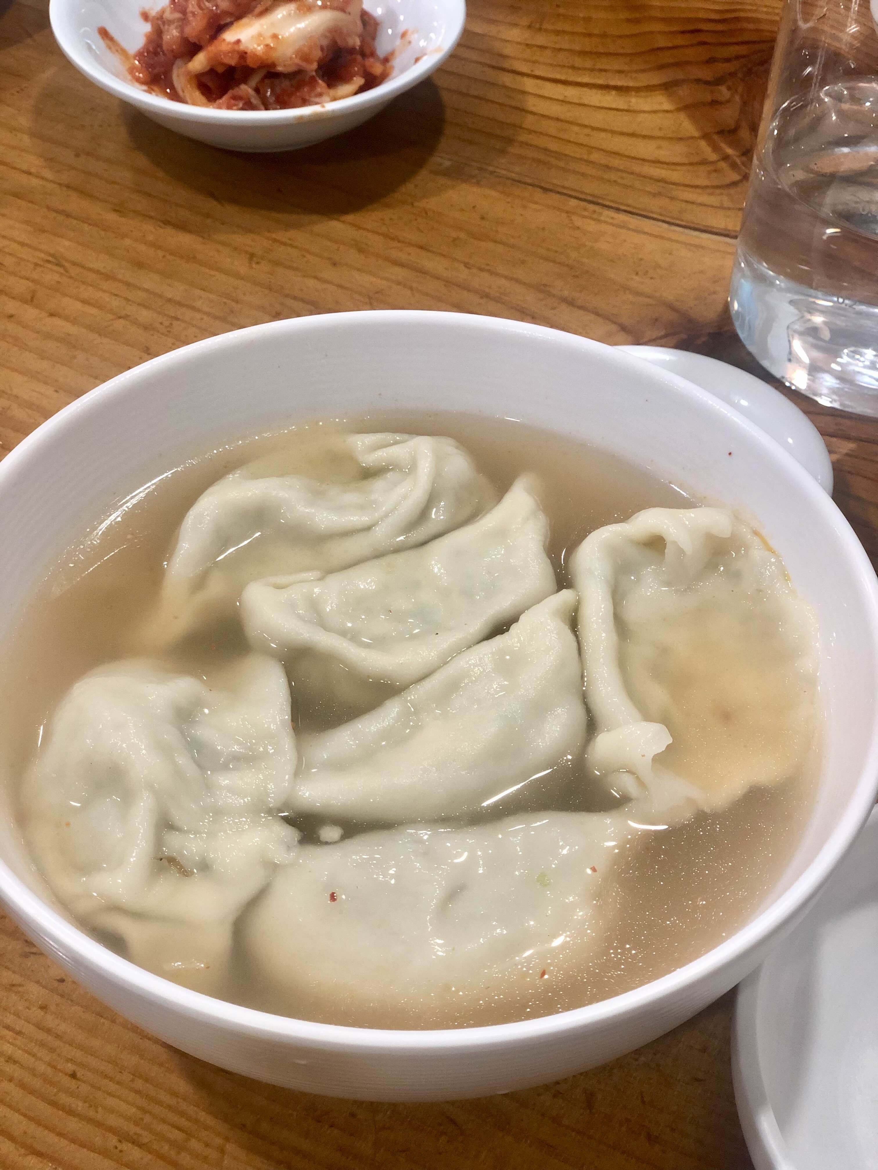  [만두집] 미슐랭 빕구르망에 빛난다고 해서 왔던 만두집, 의문과 배부름만 가득 남았다...